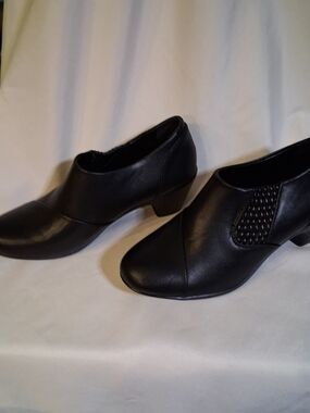 Black Rivet Women's Black Low Heel Slip-On Ankle Booties Size 8.5